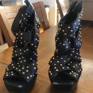 Womens Jessica Simpson black studded leather platform heels size 6